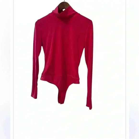 Love, Fire Women’s Hot Pink Mock Turtleneck Bodysuit, size Large - Picture 3 of 5